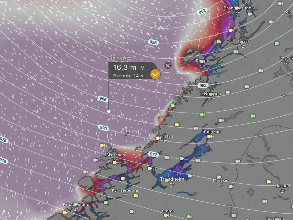 BØLGER: Bølgevarsel kl 01:00 torsdag viser 16,3 meter bølger få nautiske mil nord for Frøya