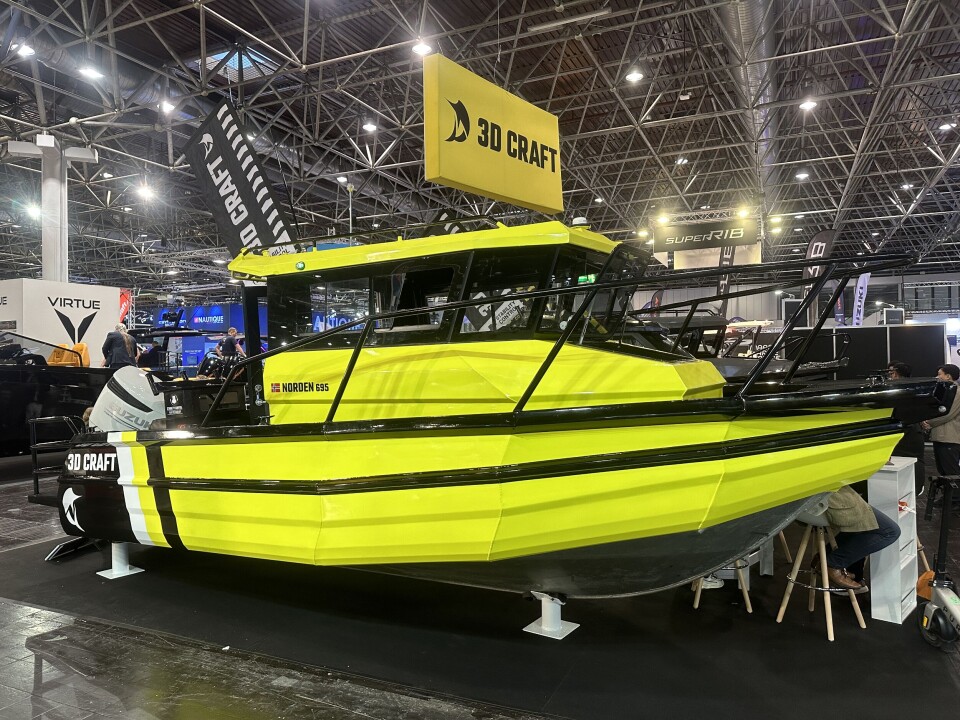 DET NORSKE FLAGGET: På Boot så vi flere for oss ukjente båtmerker med norske flagg i tilknytning til logoen.