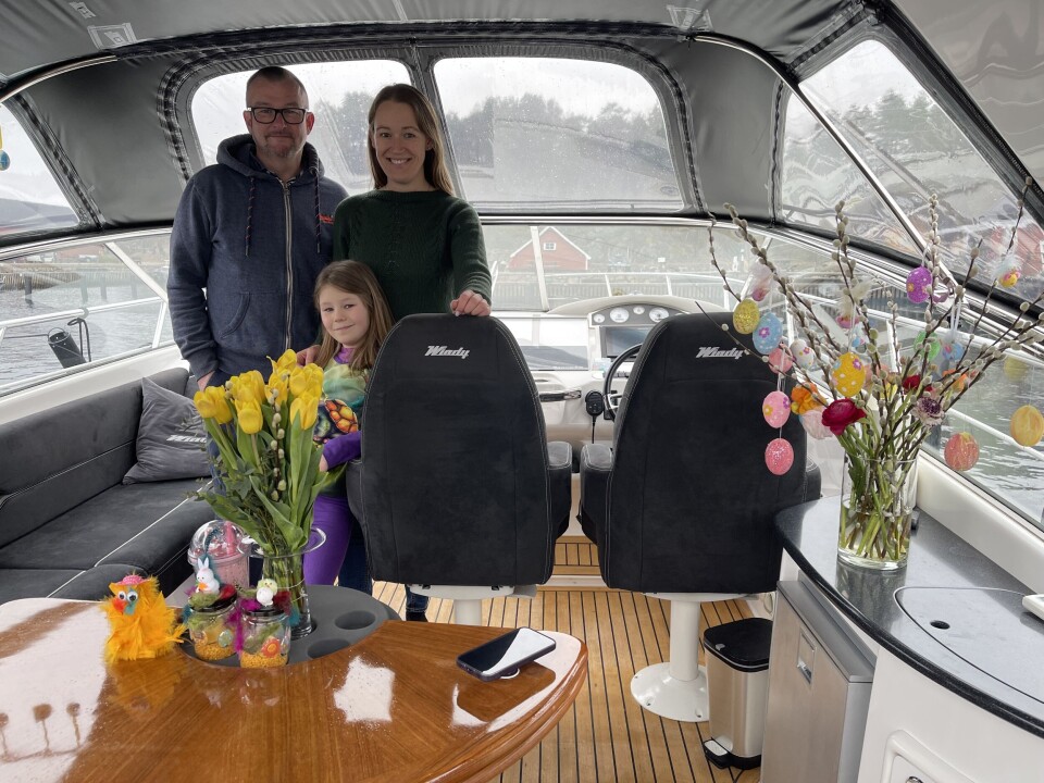 PÅSKE I HAVNA: Maja, mamma Janne og pappa Kjetil Rygh feirer påsken ombord i Windyen 'Fri' i Oscarsborg havn. PÅSKE I HAVNA: Maja, mamma Janne og pappa Kjetil Rygh feirer påsken ombord i Windyen 'Fri' i Oscarsborg havn.