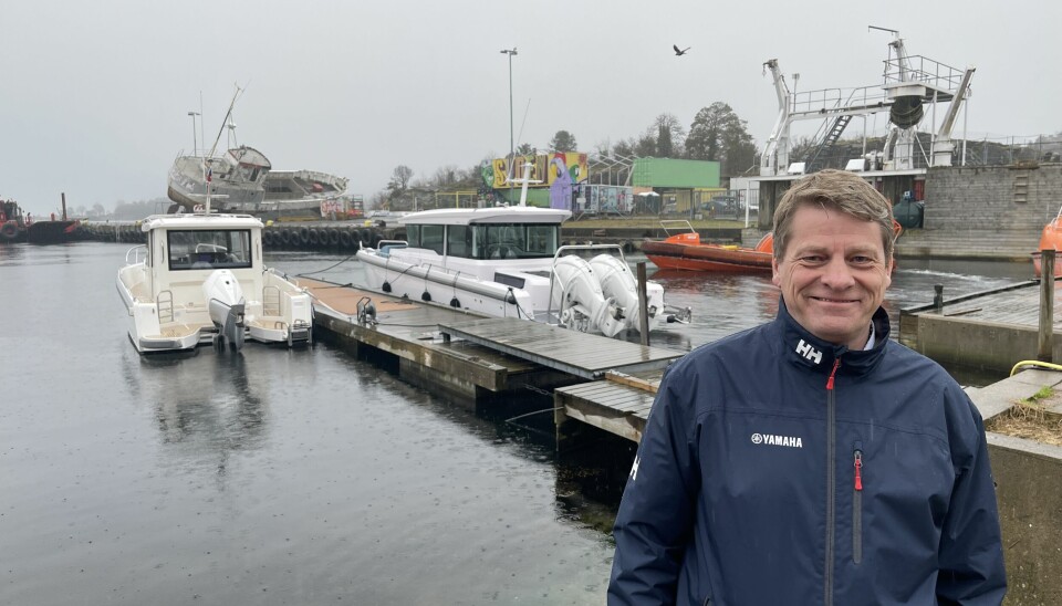 UTSOLGT: – Vi er utsolgt for Axopar 29 ut 2024 sier Jon Terje Andersen i Grimstad Bådsenter.