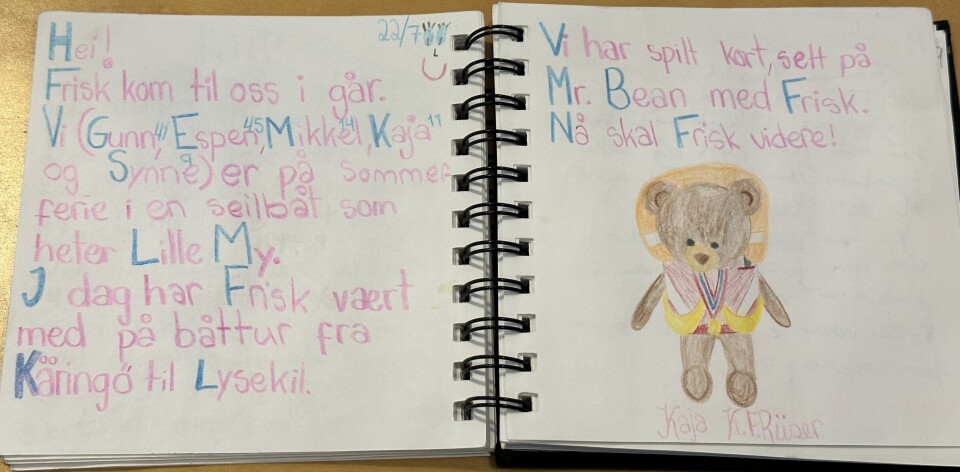 GJESTEBOK: Med seg i sekken har Rask fargeblyanter og en notatbok hvor også barna kan komme med sine ord og tegninger. GJESTEBOK: Med seg i sekken har frisk fargeblyanter og en notatbok hvor også barna kan komme med sine ord og tegninger.