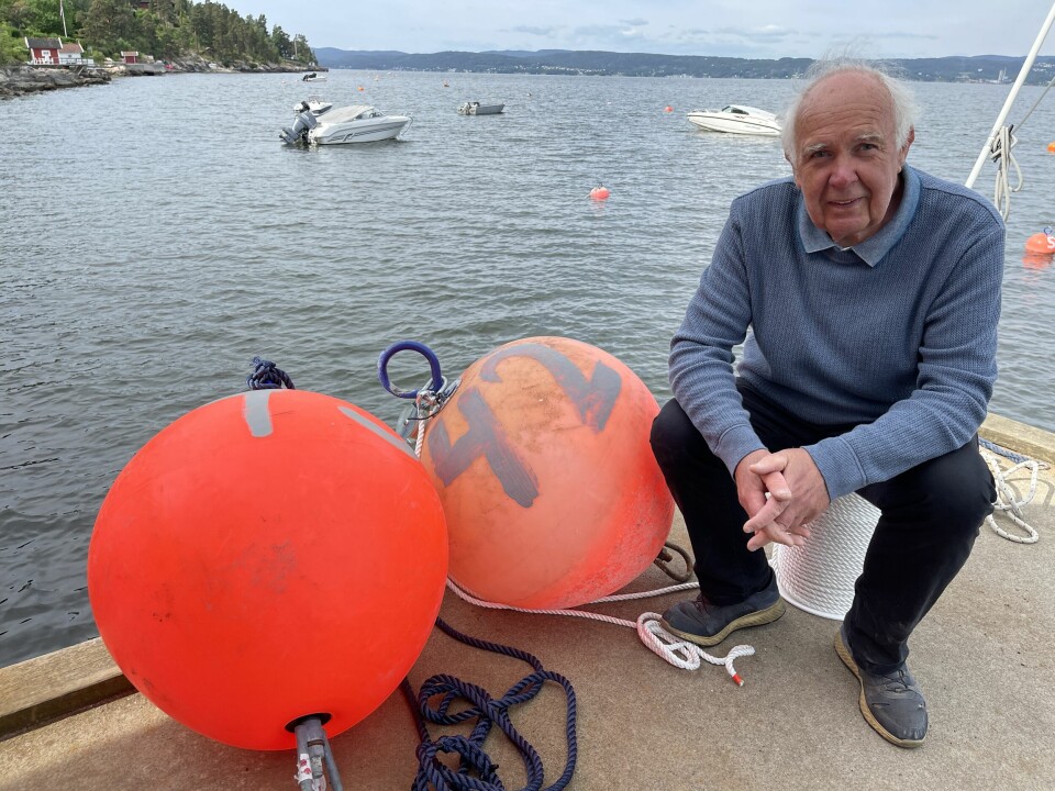 BØYEMANNEN: I 40 år har Pål Sverre Moe hjulpet folk å fortøye fritidsbåter i bøyer. Nå gir han deg sine tips og råd til lesere av Båtmagasinet.