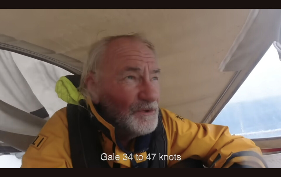 Barry Perrins seiler jorden rund i stålbåten «White Shadow», som er en 36 fot stålbåt av typen Van De Stadt, bygget i 2004. Barry Perrins seiler jorden rund i stålbåten «White Shadow», som er en 36 fot stålbåt av typen Van De Stadt, bygget i 2004.