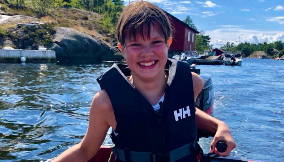 BÅTGLEDE for Agnes Ballari Høyer etter at pappas fetter reparerte motoren på hennes nyinnkjøpte brukte Pioner. BÅTGLEDE for Agnes Ballari Høyer etter at pappas fetter reparerte motoren på hennes nyinnkjøpte brukte Pioner.