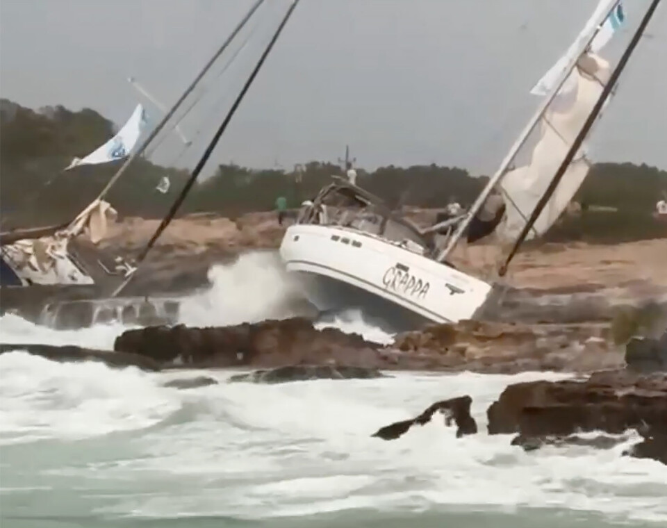 STEIN: Noen av båtene traff hard stein etter at ankerfestet løsnet.
