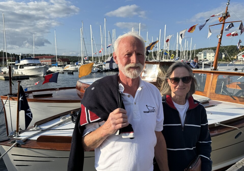 VI BESØKER: Gunn Anita og Hans Habbestad ombord i Furuholmenbåten 'Amigo' under helgens båt-treff i Furuolmenklubben i Son. VI BESØKER: Gunn Anita og Hans Habbestad ombord i Furuholmen båten 'Amigo' under helgens båt-treff i Furuolmenklubben i Son.