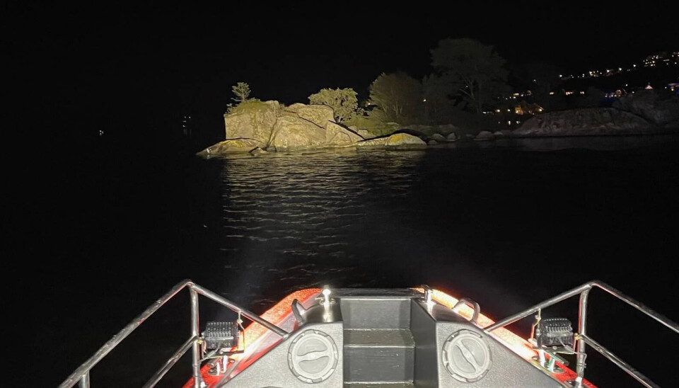 REDNINGSKØYTA Norsk Tipping II deltok i søket. En båt med ni personer ombord gikk på dette skjæret i Eigersund.