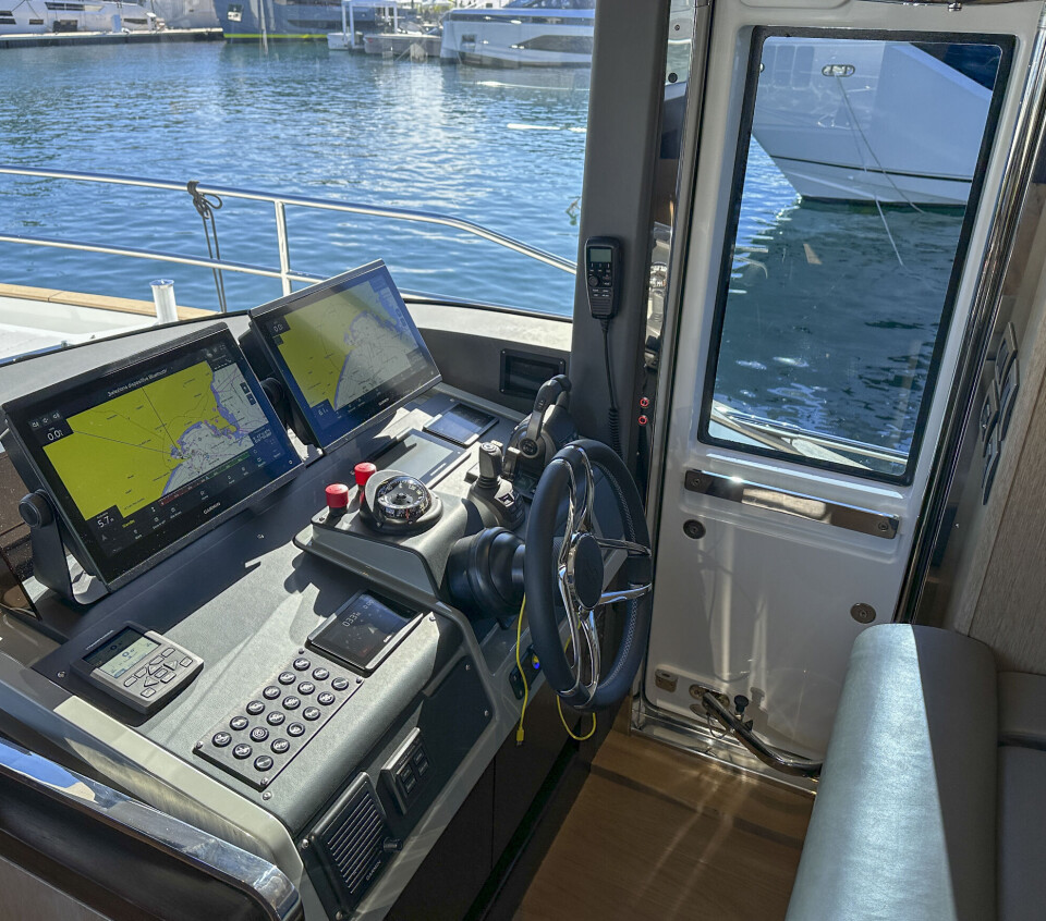 SOLID DØR: Gir adkomst ut fra førerplass ved tillegging.