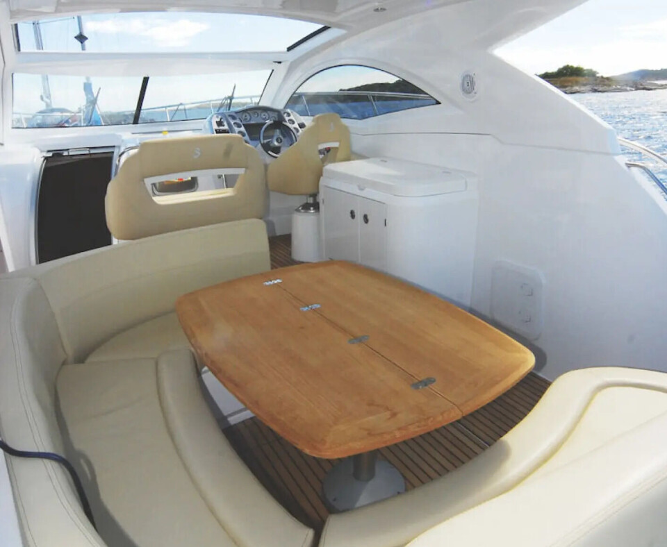 Bedre: Uteplassen i Monte Carloen likte jeg svært godt. Her kan du sitte og spise frokost i duskreng. Båten har også en bysse ute.