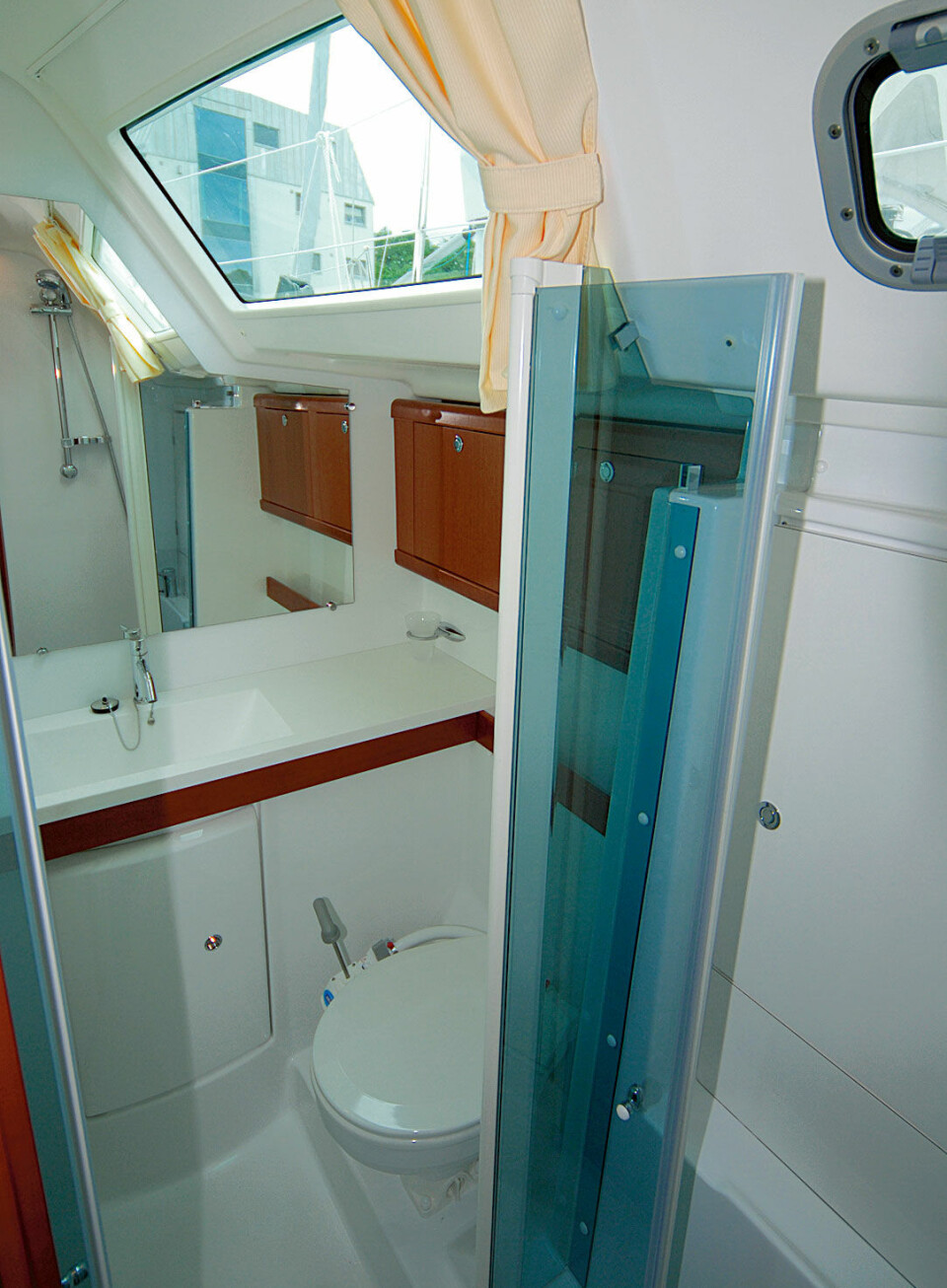 TO Bad: det aktre badet har egen inngang fra akterlugaren.