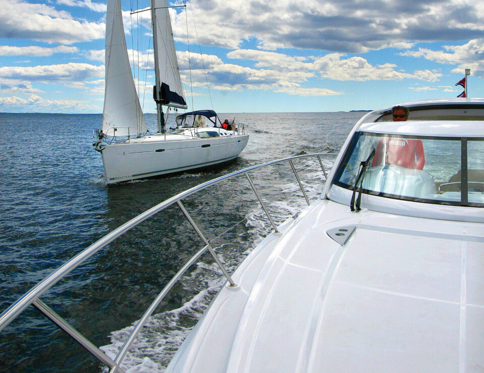 TUR: 37-fots motorbåt koster det samme som en 46-fots seilbåt, begge fra Beneteau.