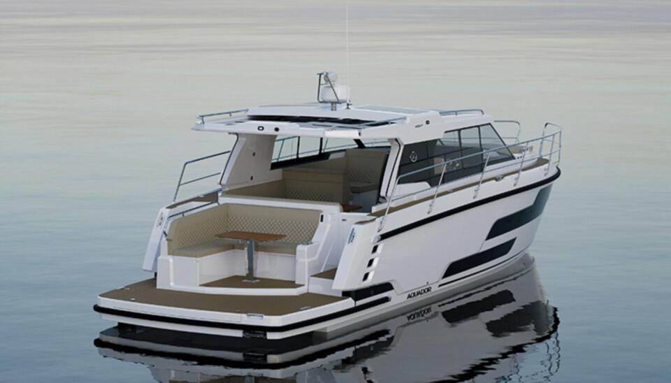 BRYGGEKOS: I den nye 40-foteren sin har Aquador lagt stor vekt på det det gode båtliv, med salong ute og en stor badeplattform.