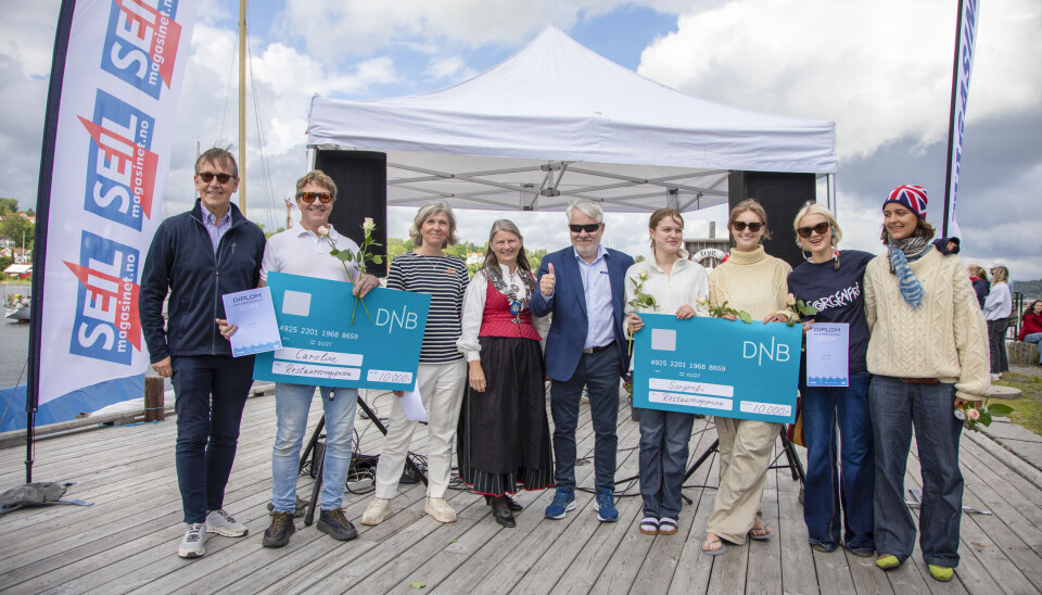 RESTAURERINGSPRISEN 2024: ble utdelt av ordfører Lene Conradi under åpningen av museumshavna ved Oslofjordmuseet. Ole Henrik Nissen-Lie fra Seilmagasinet og Båtmagasinet, og Eivind Bryne (tv) fra Oslofjordmuseets Venner og Cathrine Cecilie Arnesen gratulerte også vinnerne Roar Berge (nr 2 fra venstre) og Sorgenfrijentene.