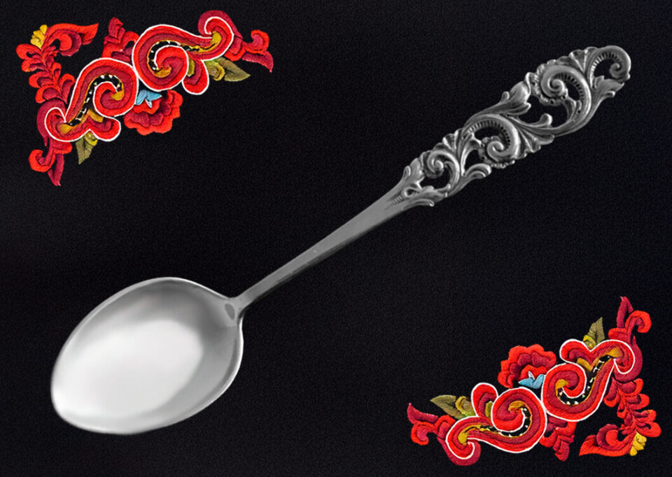 Norges mest populære sølvskje 'Telesølv' er inspirert av rosemalingstradisjonen i Telemark. Mønstret ble utviklet av brødrene Mylius fra Kragerø i 1929.