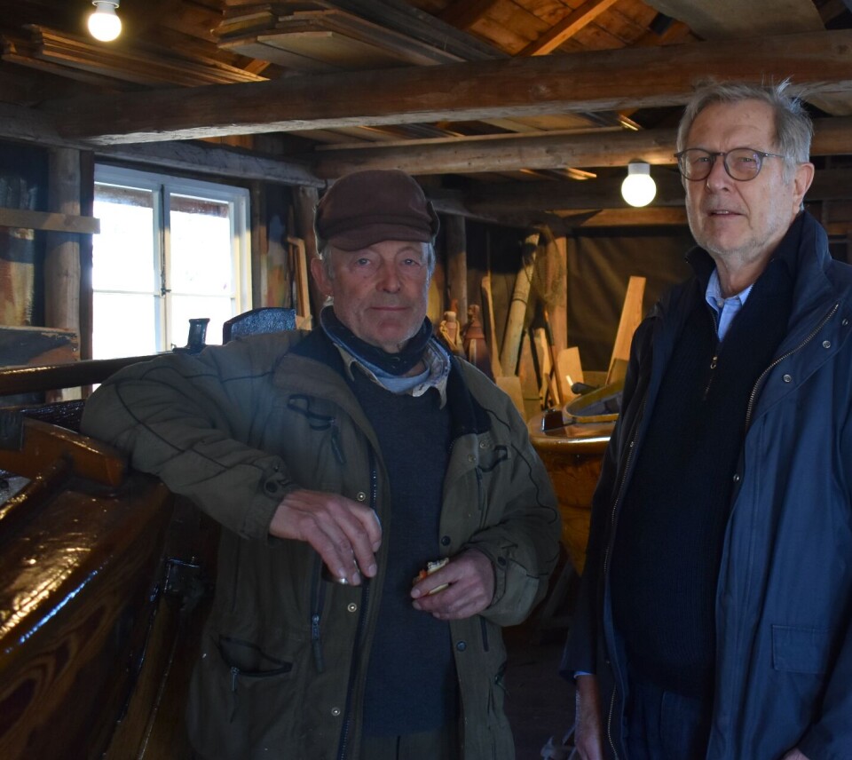 ILDSJELER: Medlemmer av Tjølling Historielag og andre engasjerte restaurerer båtbyggeriet, med mål om å fylle bygningen med liv igjen. ILDSJELER: Medlemmer av Tjølling Historielag og andre engasjerte restaurerer båtbyggeriet, med mål om å fylle bygningen med liv igjen.