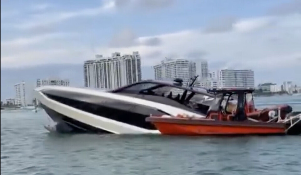 63 fot lang Lamborghini-yacht (salgspris fire millioner dollar) sank nær Monument Island i Miami.