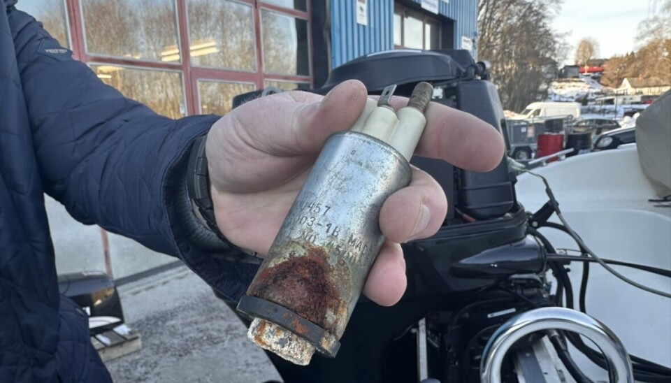 SKADELIG: Etanol i drivstoff kan skade komponenter i påhengsmotoren.