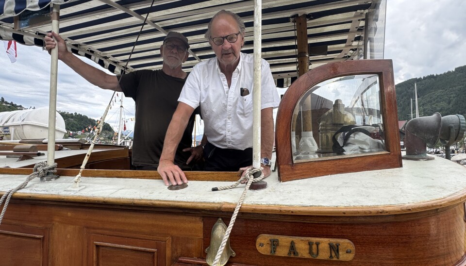 VAKKERT SKUE: Det er et vakkert syn når MY Faun kommer skridene inn fjorden til Norheimsund.