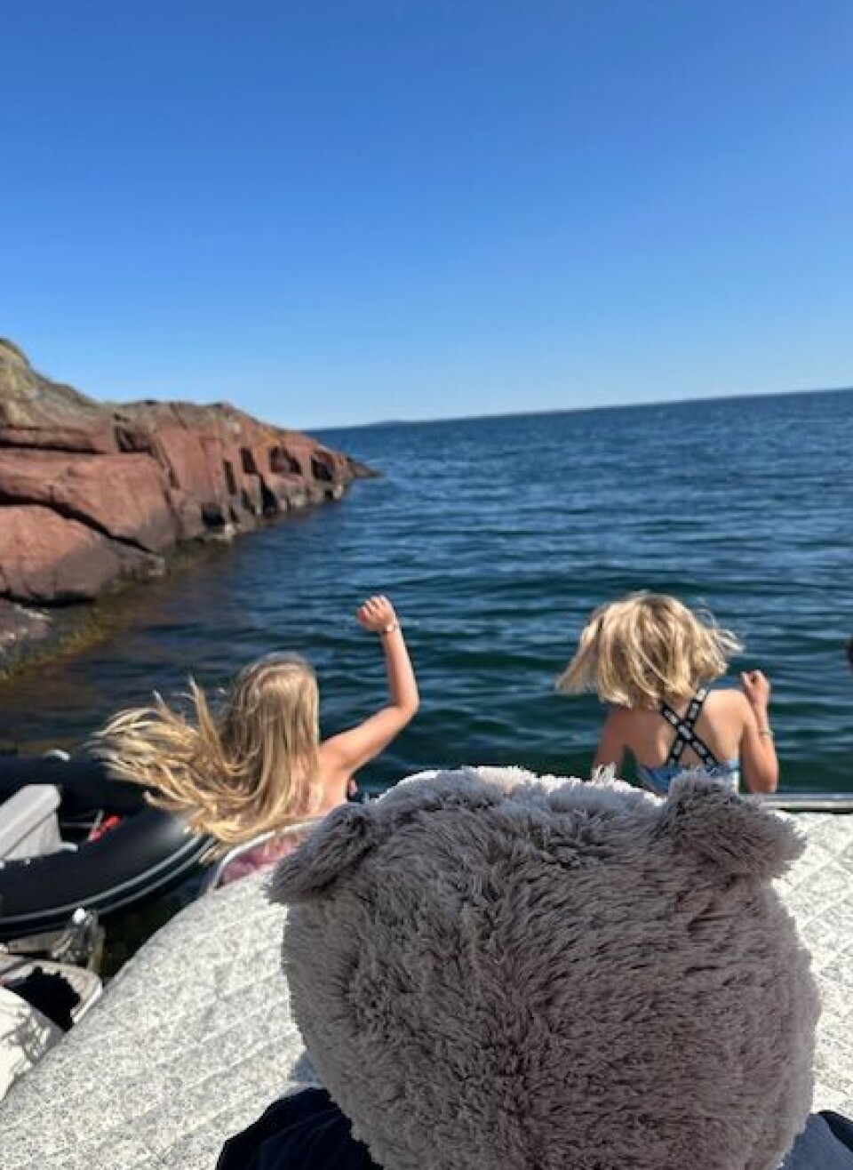 BADING: Blid badet med Tuva og Helle på tur.