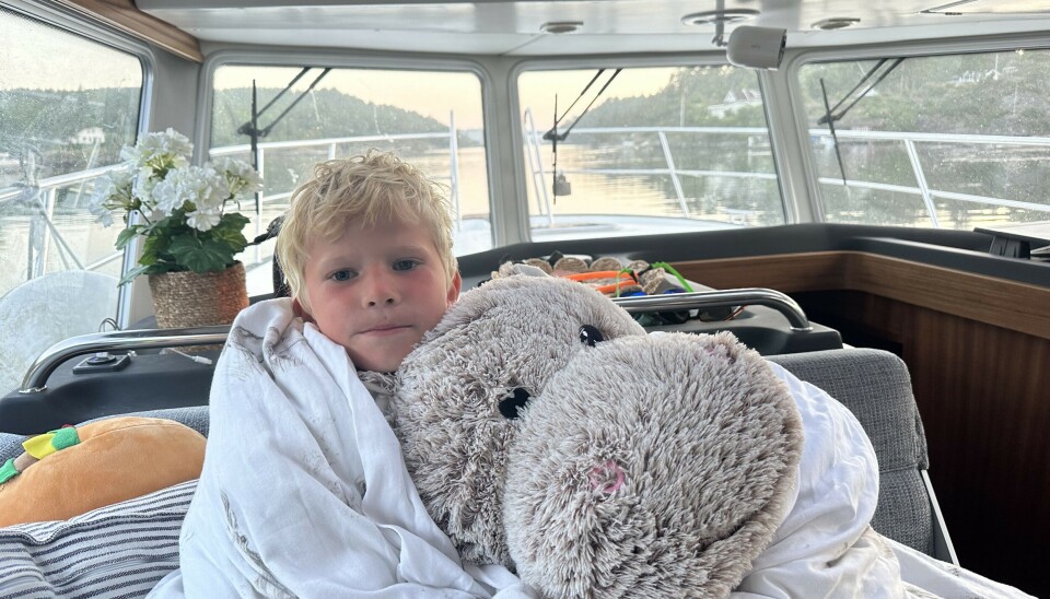 BAMSE PÅ TUR: Blid koser seg fortsatt masse på tur! Nå er hun i Kragerø med familien Bøhler Nielsen.