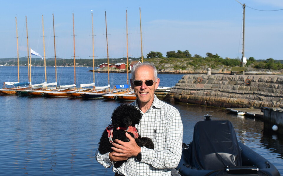 HELT NYDELIG: På Hvaler er det 30 grader og solskinn midt i fellesferien, og ifølge Matti er det lite å klage på.
