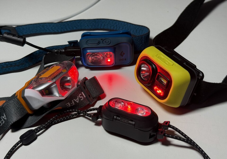 Test av hodelykter for bruk i båt