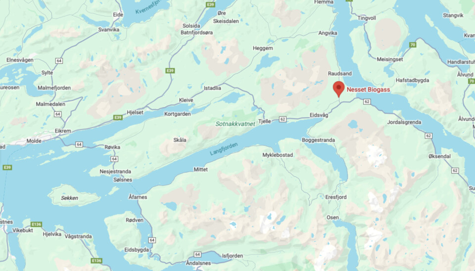 LANGFJORDEN: Utslippet av gjødselmassen skjedde ved Havila Biogass på Nesset. Fire millioner liter stinkende «gøsse» fant veien til Langfjorden og blant andre steder Eidsvåg småbåthavn.