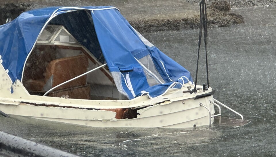 KNUST: Berging av båter i Arendal. Redningsskøyta «Inge Steensland» måtte ut for å berge flere båter som hadde fått problemer under 'Amy'.