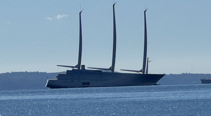 Beslaglagt oligark-yacht til seks milliarder