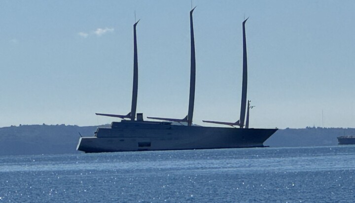 Beslaglagt oligark-yacht til seks milliarder