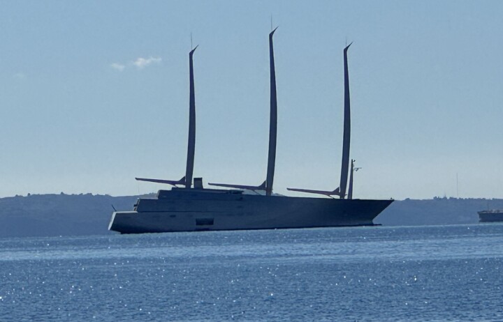 Beslaglagt oligark-yacht til seks milliarder