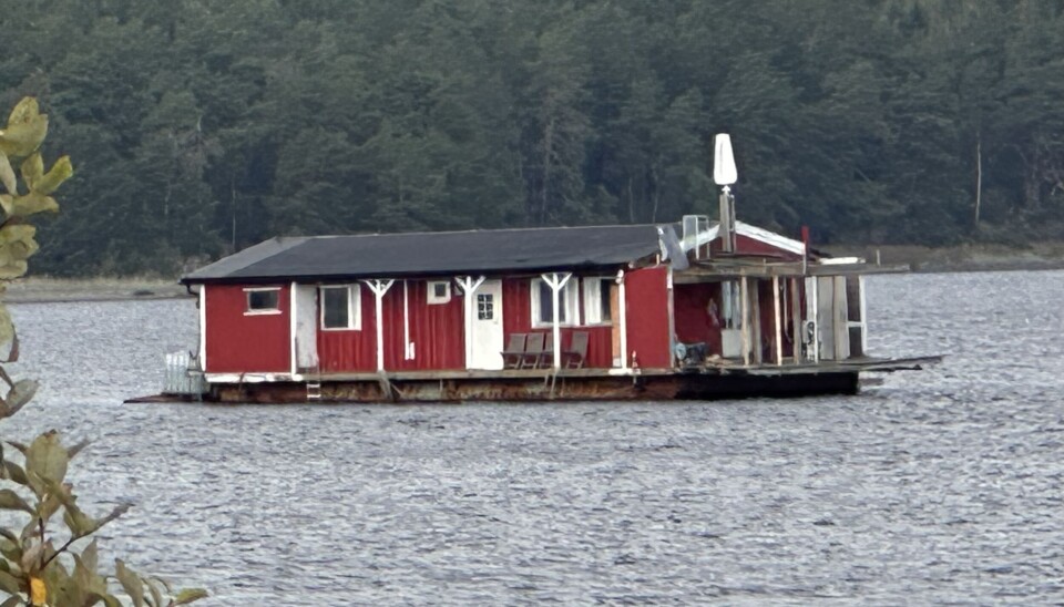 OVER FJORDEN: Husbåten i Horten er trolig på flyttefot igjen. Nå skal den over fjorden til Engelsviken. .