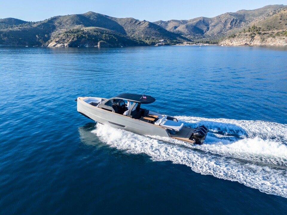 Spanske Maxim Yachts presenterer en ny walkaround/daycruiser – Max44 R – utviklet sammen med designeren Alex Cherigny og ingeniørfirmaet Isonaval.