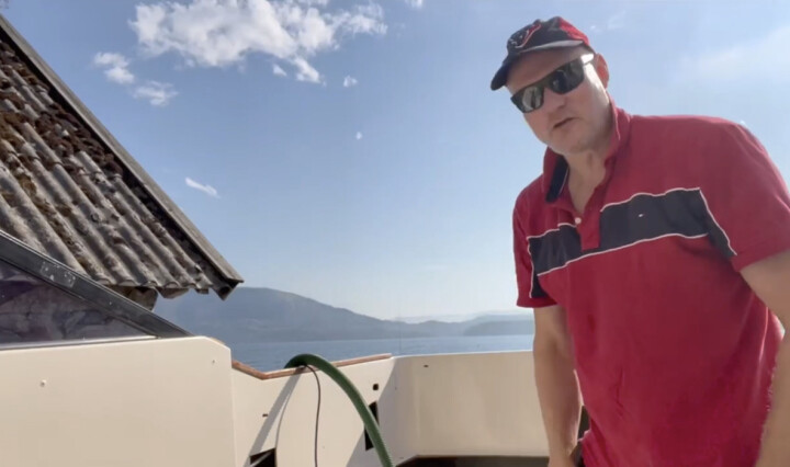 –Godt å få hjelp av sønnen til de verste drittjobbene