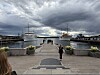 HONNØRBRYGGA: Her tredte kong Harald i land etter krigen og ble møtt av et folkehav uten like. Det var først da det gikk inn på han hvilken gjerning han hadde seg fore.